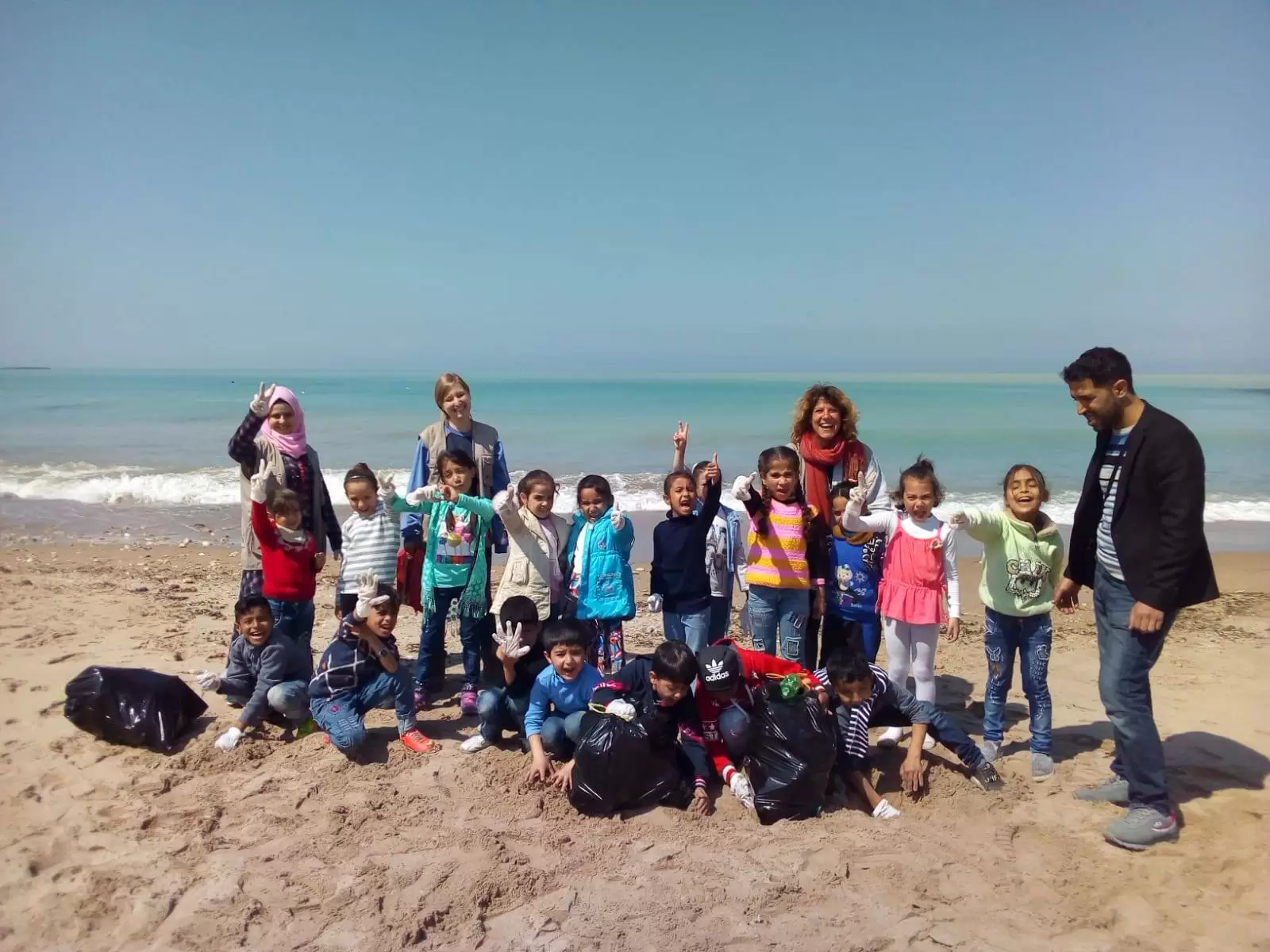 Refugees in Brussels and Lebanon take the #TrashTag Challenge